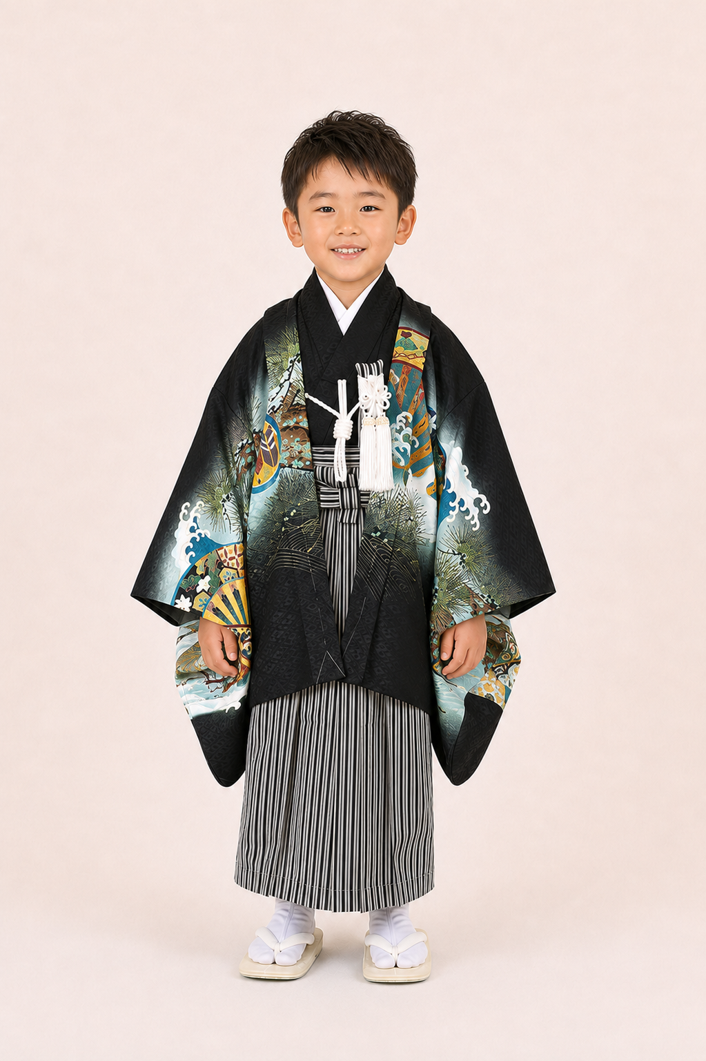 七五三（子ども）　5歳男の子　兜に軍配と松文様　黒色着物×黒色羽織　5B009 レンタル