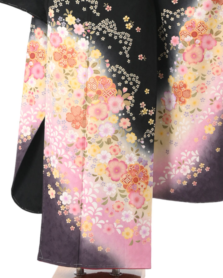 振袖（正絹） 花丸に四季花文様 黒×ピンクぼかし地 LOサイズ A044