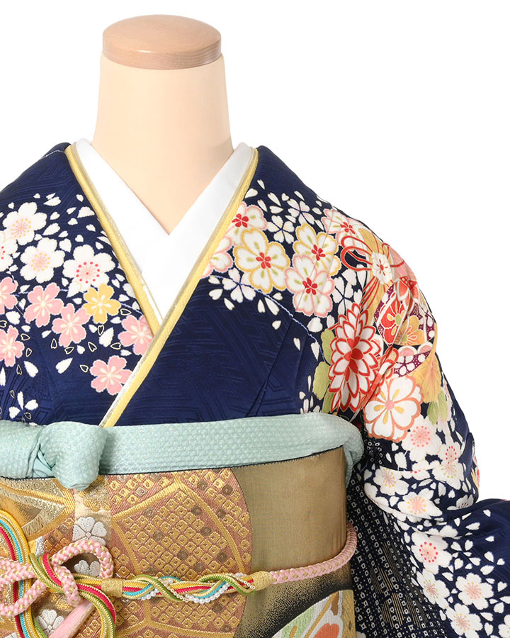 振袖（正絹） 花車に桜吹雪文様 濃紺地 Mサイズ A125 レンタル