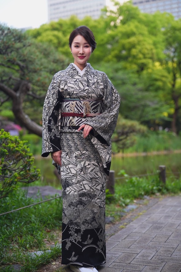 訪問着（正絹） 【江戸紅型】「花鳥山水図」 黒色 MOサイズ D806