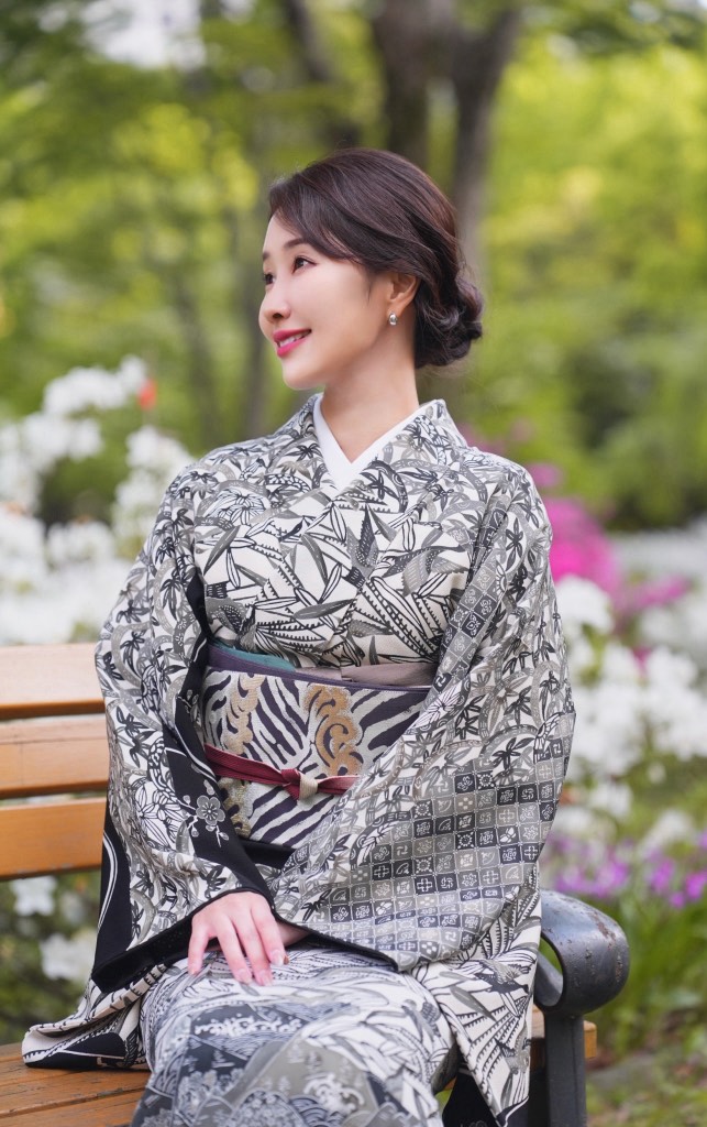 訪問着（正絹） 【江戸紅型】「花鳥山水図」 黒色 MOサイズ D806